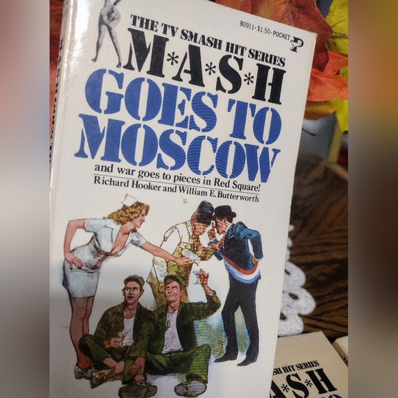 Seven "M*A*S*H" TV Show Books by Richard Hooker & William Butterworth Pre-owned - Picture 6 of 13